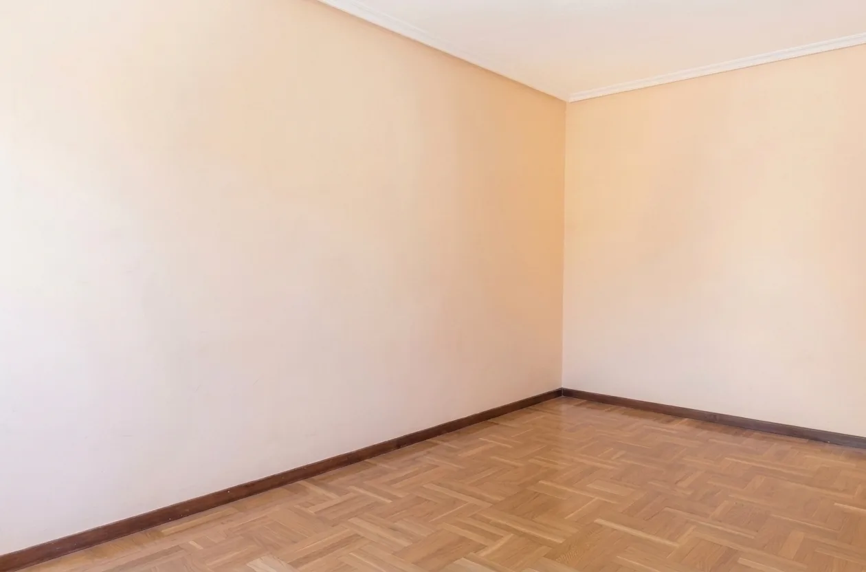 Salón vacío antes del Home Staging de Vibra Inmobiliaria